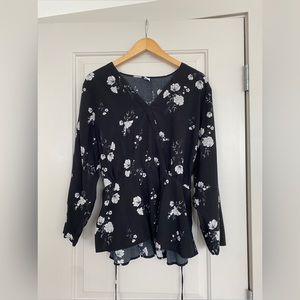 🖤 Old Navy NWOT XL Black Floral Wrap Top